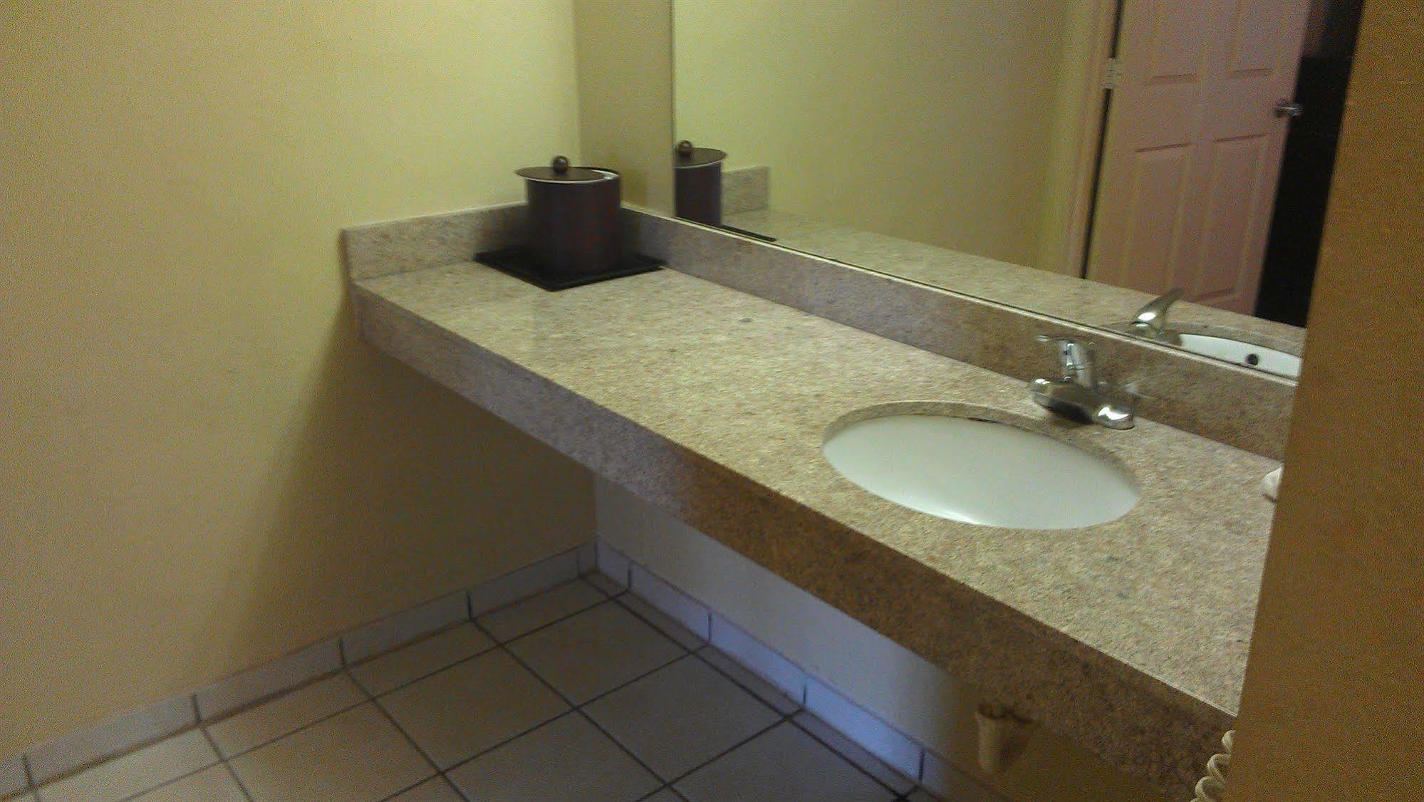 Atlanta Airport Hotel Forest Park Esterno foto